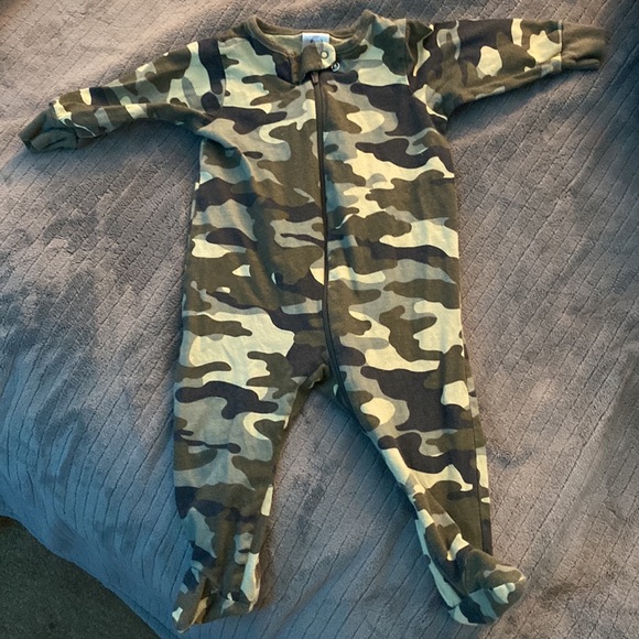 2 pc baby boy footies (sleeping onesies) - Picture 3 of 4